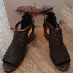 Jessica Simpson open toe shoes